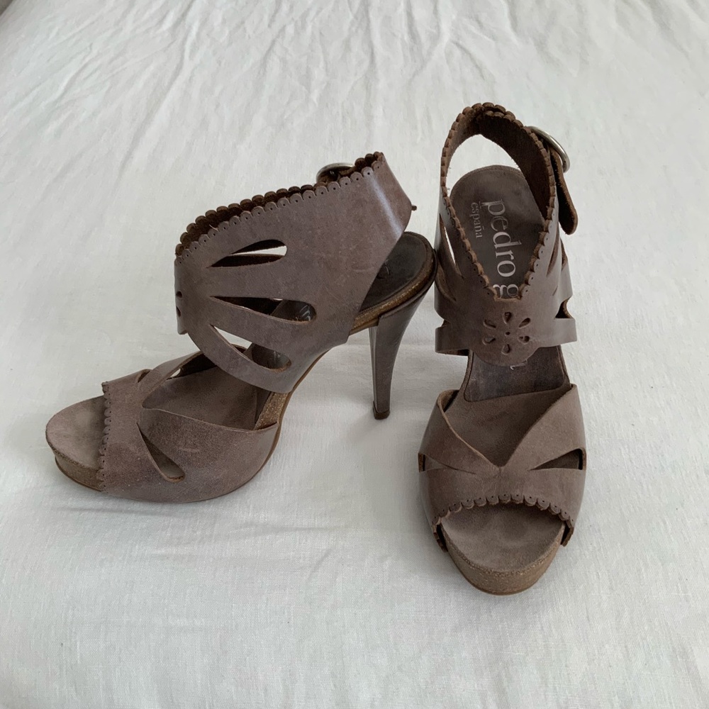 Pedro Garcia Taupe Heels